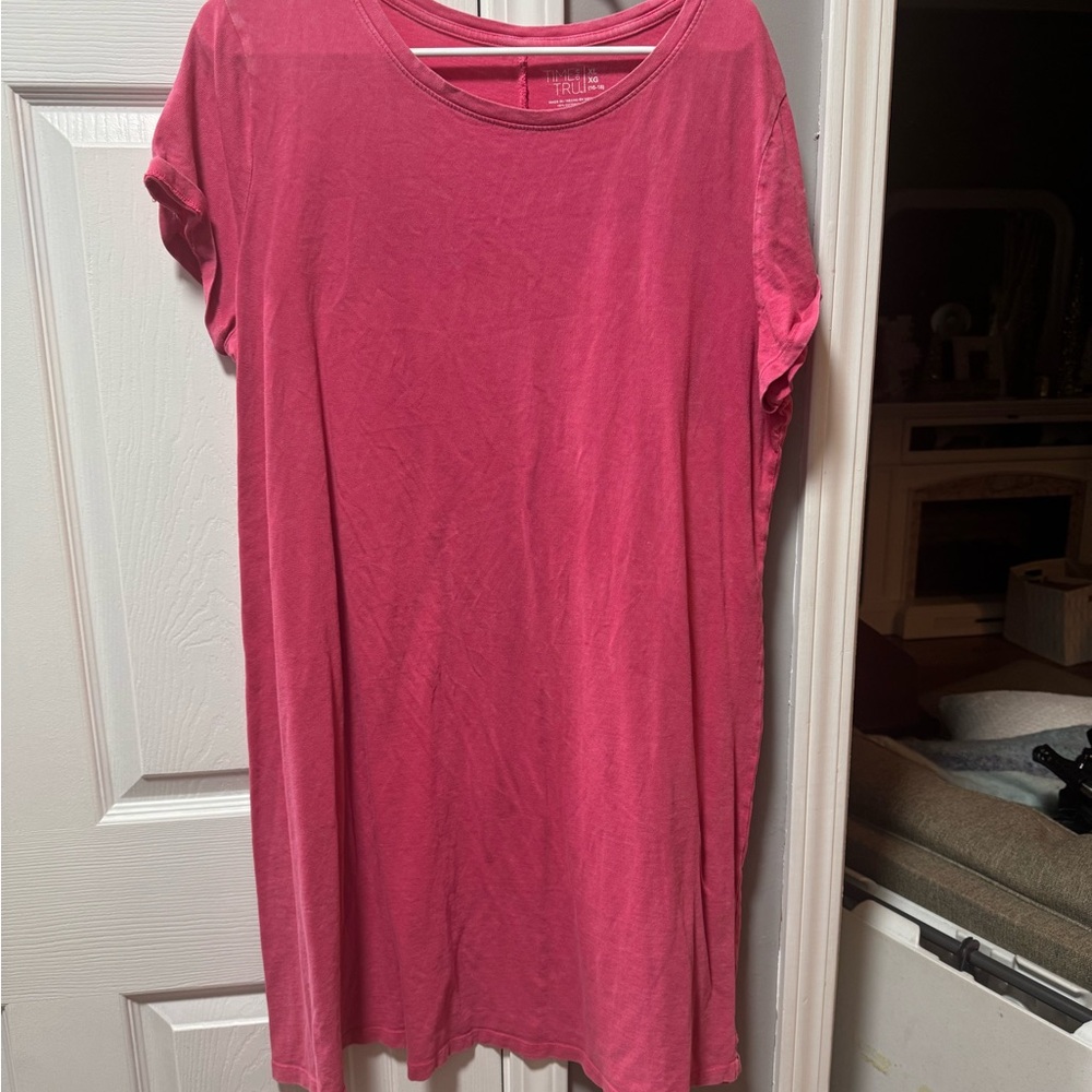 Time and Tru Fuchsia Cotton Top